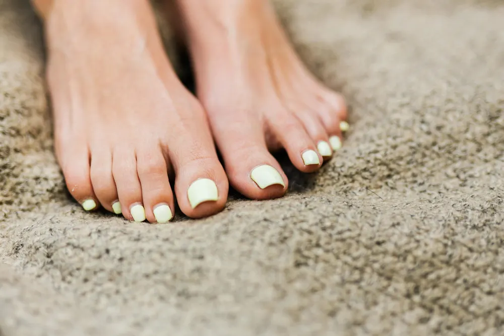 Vendre ses pieds sur MYM : pieds soignés avec vernis